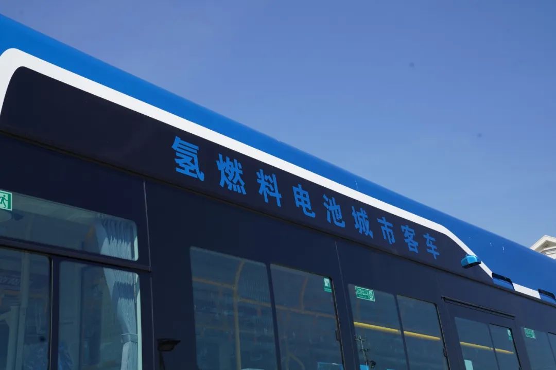 金旅百輛氫燃料電池公交車陸續(xù)交付，助力淄博公交打造“氫能時(shí)代”(圖2)