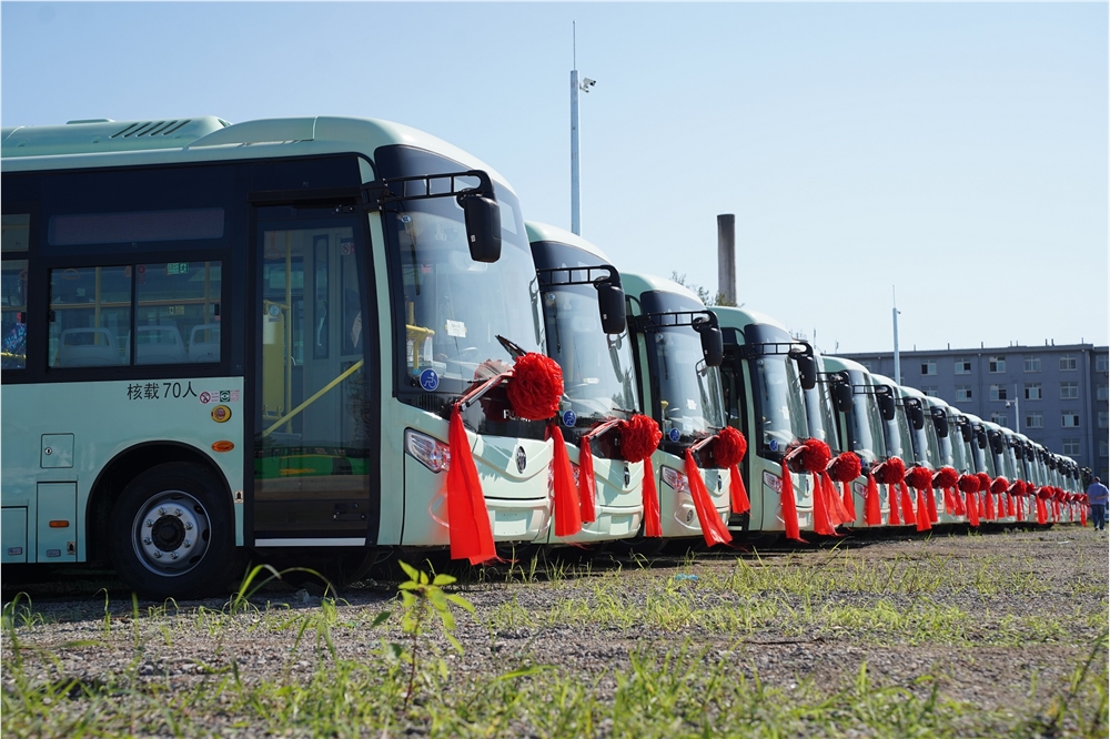 福田歐輝80臺純電城市客車交付，打造綠色出行新未來(圖2)