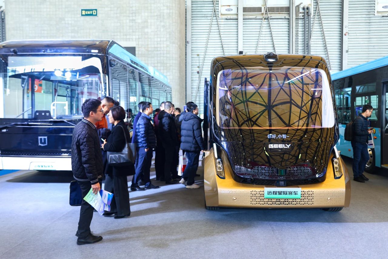 科技驅(qū)動(dòng) 智能未來(lái) 吉利星際首款智能駕駛導(dǎo)覽車(chē)亮相2024上海國(guó)際客車(chē)展(圖2)