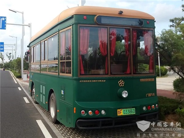 美車襯美景 銀隆新能源仿古鐺鐺車入駐煙臺(圖4)